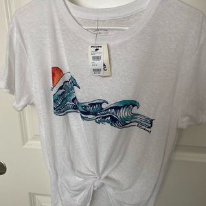 super cute sun & wave billabong t-shirt!